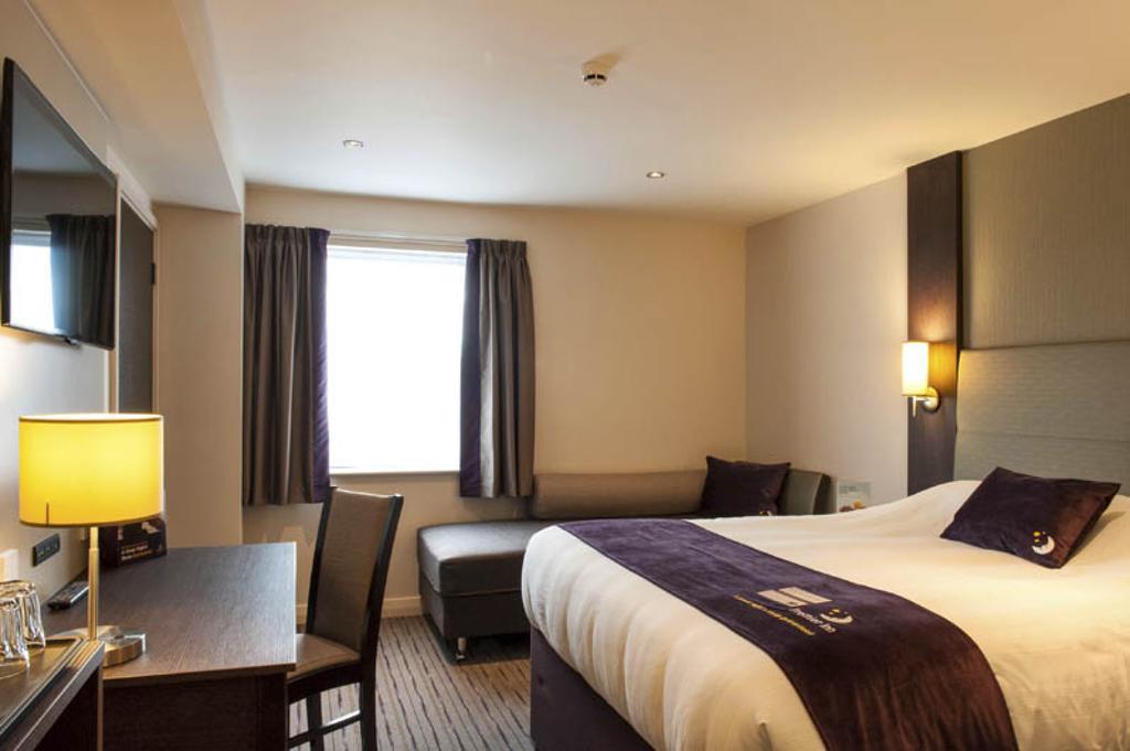 Premier Inn Aldershot Εξωτερικό φωτογραφία