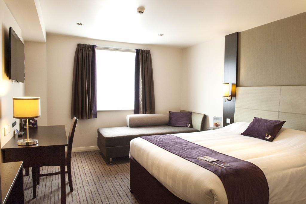 Premier Inn Aldershot Εξωτερικό φωτογραφία
